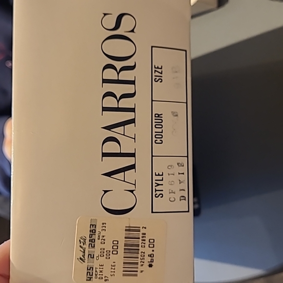 Gorgeous Cabarros gold sequin pumps with approximately 2" satin heels. Size 9.5B - Picture 9 of 9